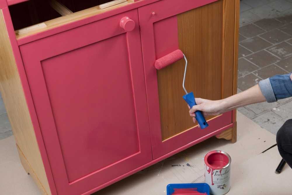 Как покрасить старую мебель своими руками, какую краску выбрать?