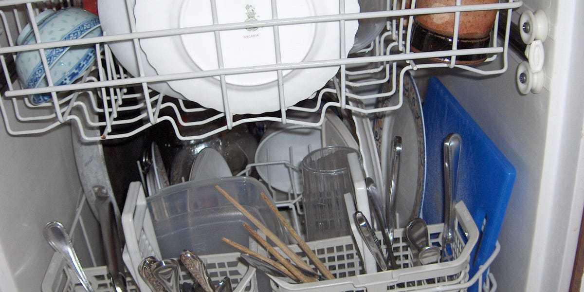 Что нельзя мыть в посудомоечной машине, а что можно и почему так
