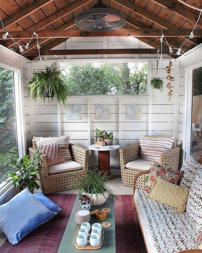 Дизайн веранды и террасы: на даче, как оформить просто и красиво в частном доме, интерьер открытой летней постройки, бюджетные варианты, фото