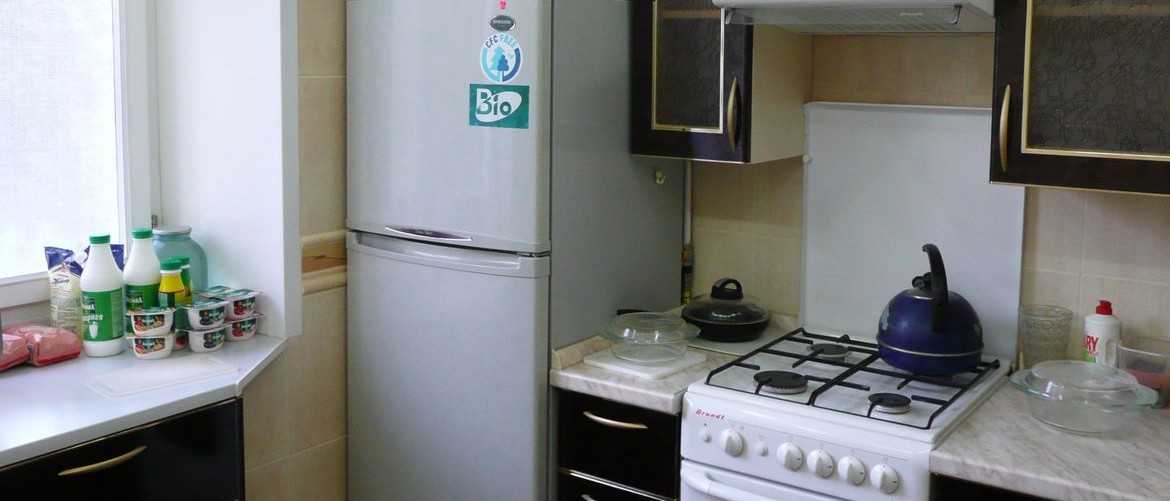 Можно ли ставить холодильник рядом с плитой: особенности дизайна, защита и рекомендации
