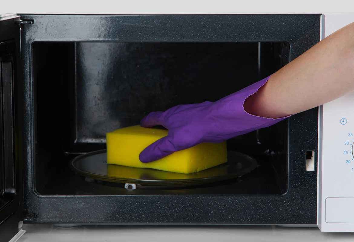 Чистая микроволновка за 5 минут - обзор быстрых способов чистки