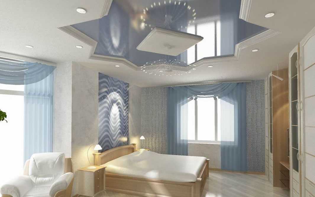 Дизайн натяжных потолков в гостиной: 77 фото идей