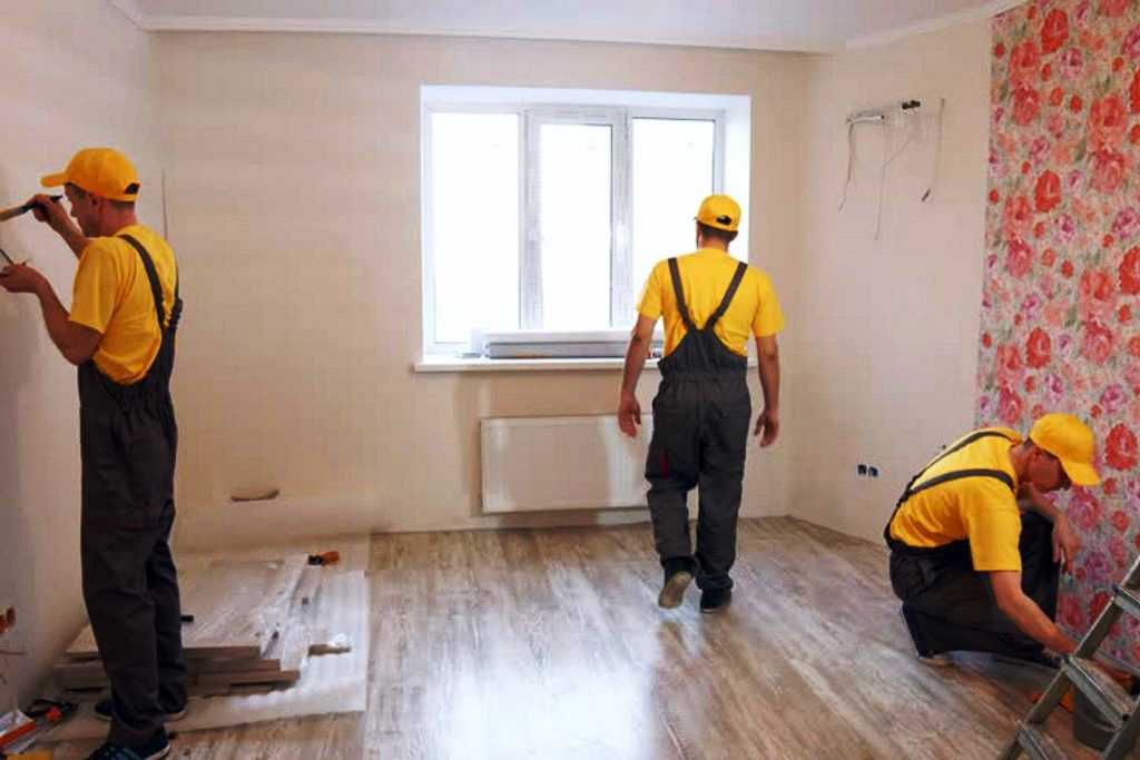 Кому доверить ремонт квартиры: частной бригаде или строительной фирме?