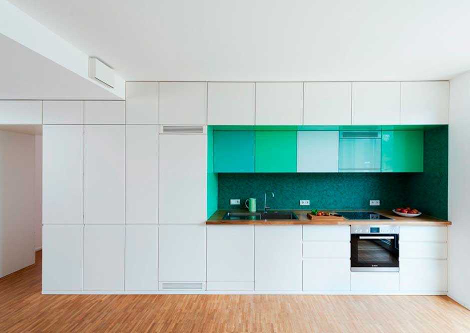 Кухня до потолка: дизайн современной кухни с высокими шкафами и антресолями - 16 фото