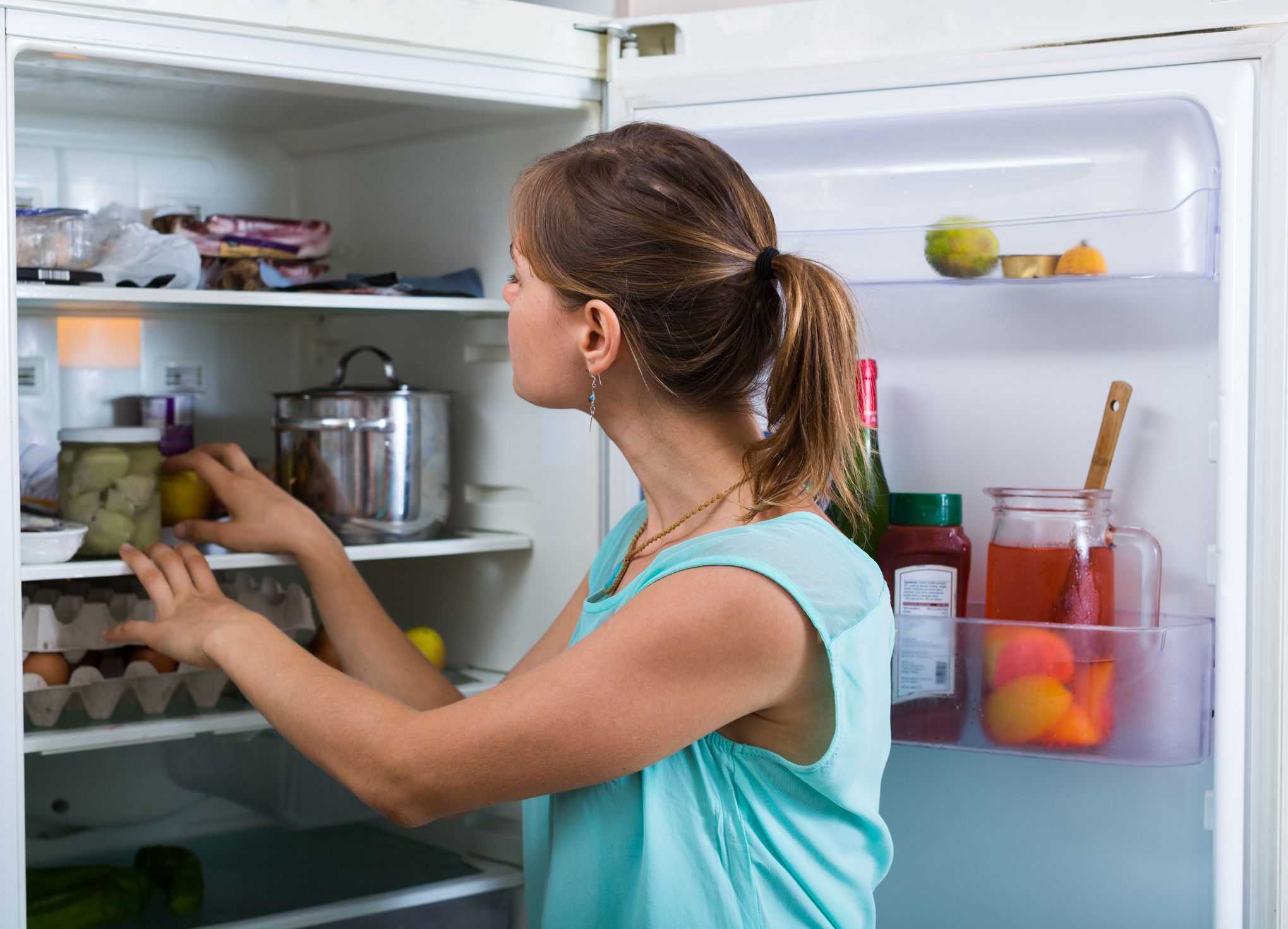 Достала бывшая девушка. Холодильник с едой. Холодильник с продуктами. Еджа в холодильнике. Еда в холодильнике убираем.