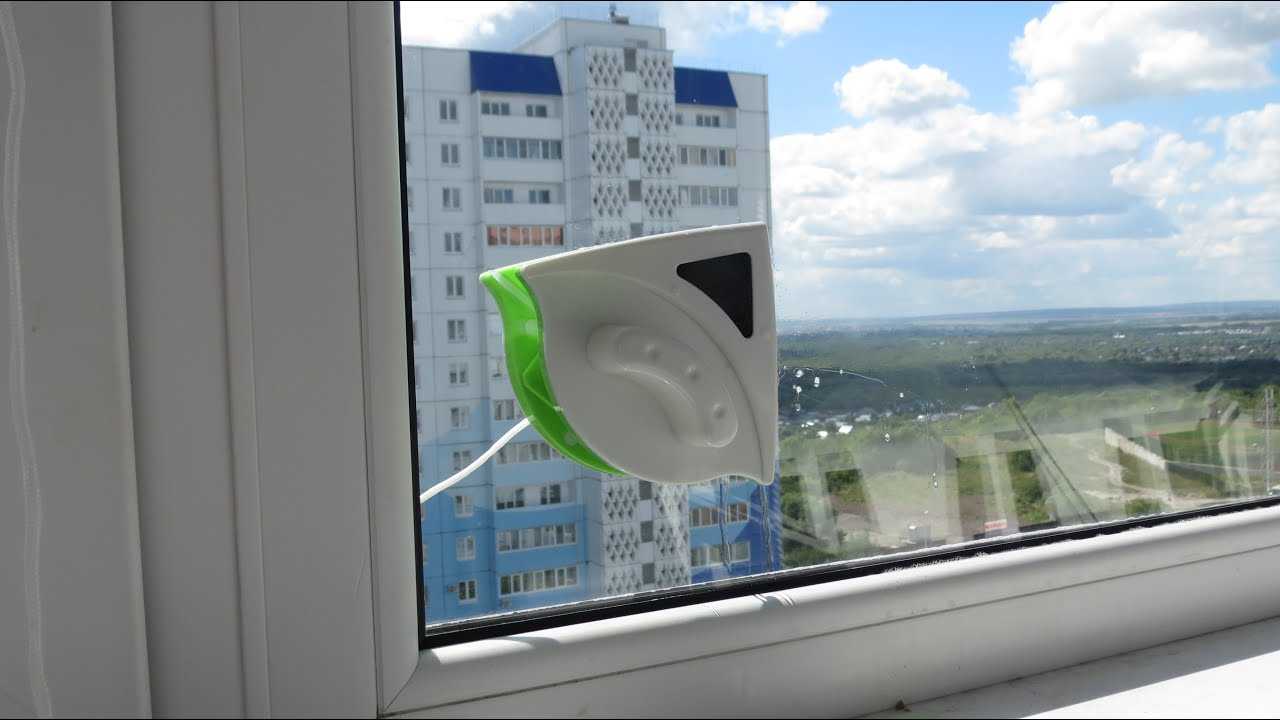 Как помыть окна на балконе на высоком этаже безопасно и без разводов