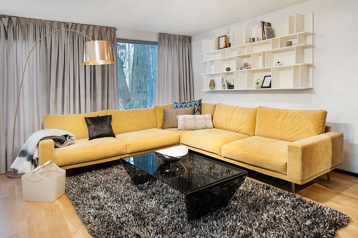 Белый диван: виды, дизайн, сочетание с обоями и шторами, 70 фото в интерьере