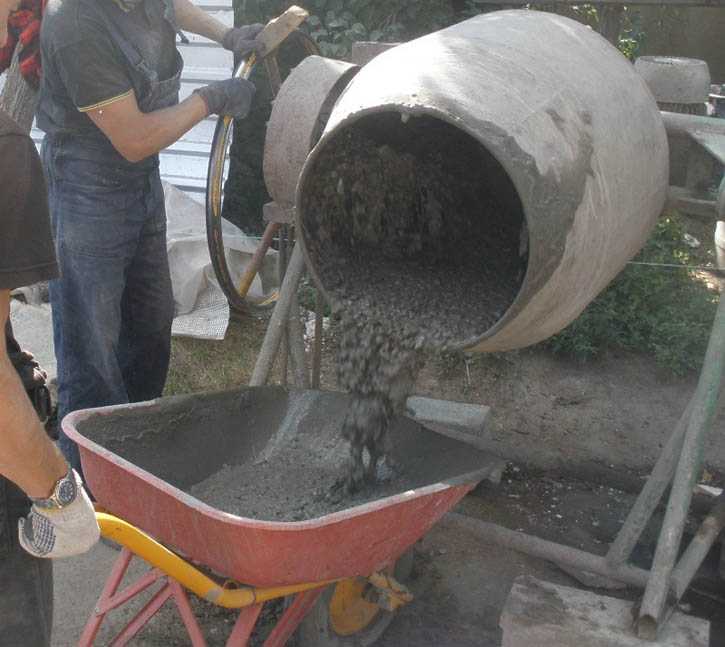Как правильно замешивать бетон в бетономешалке. компоненты и пропорции для приготовления раствора. правила работы с бетоносмесителем