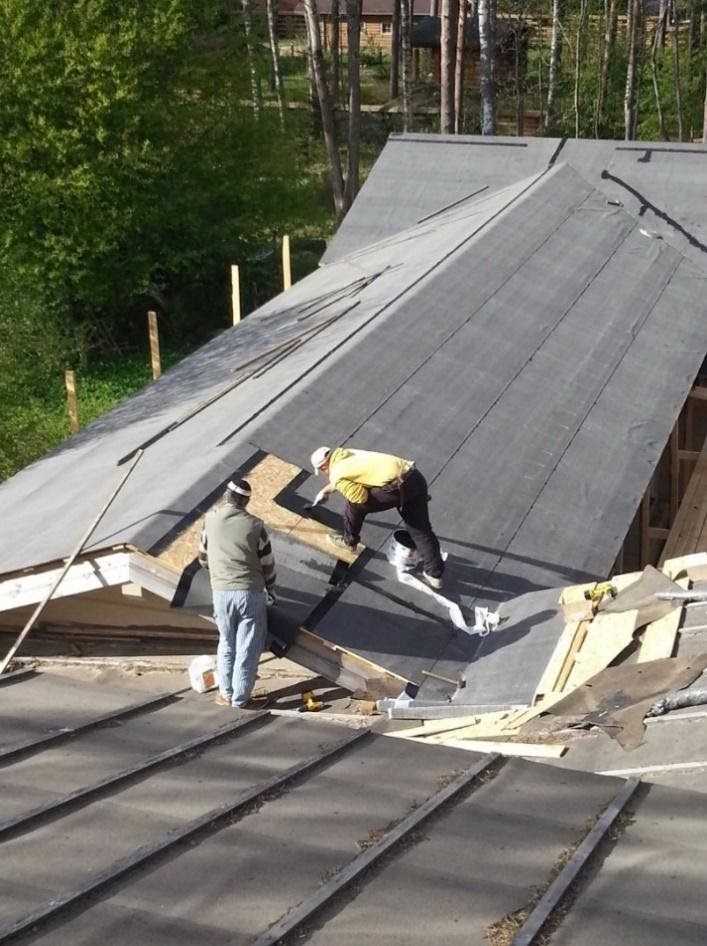 Чем крепить рубероид к деревянной крыше: способы установки