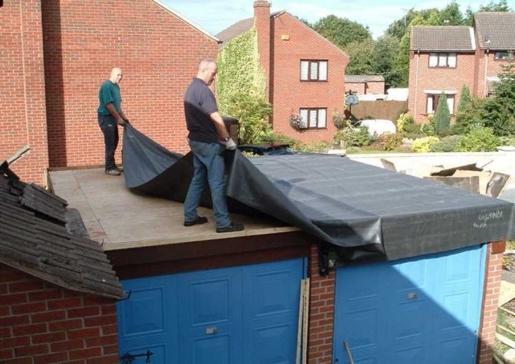 Чем покрыть крышу гаража дешево и надежно
