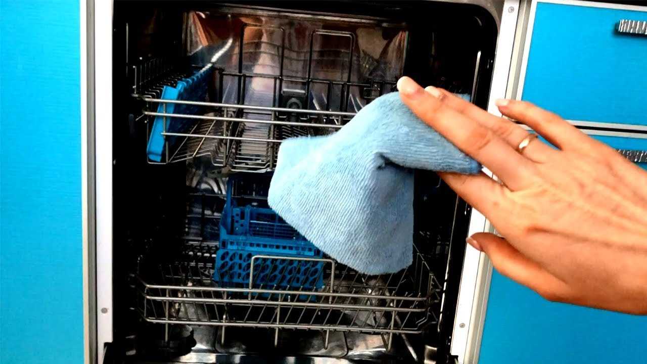 Можно ли открывать посудомоечную машину во время работы