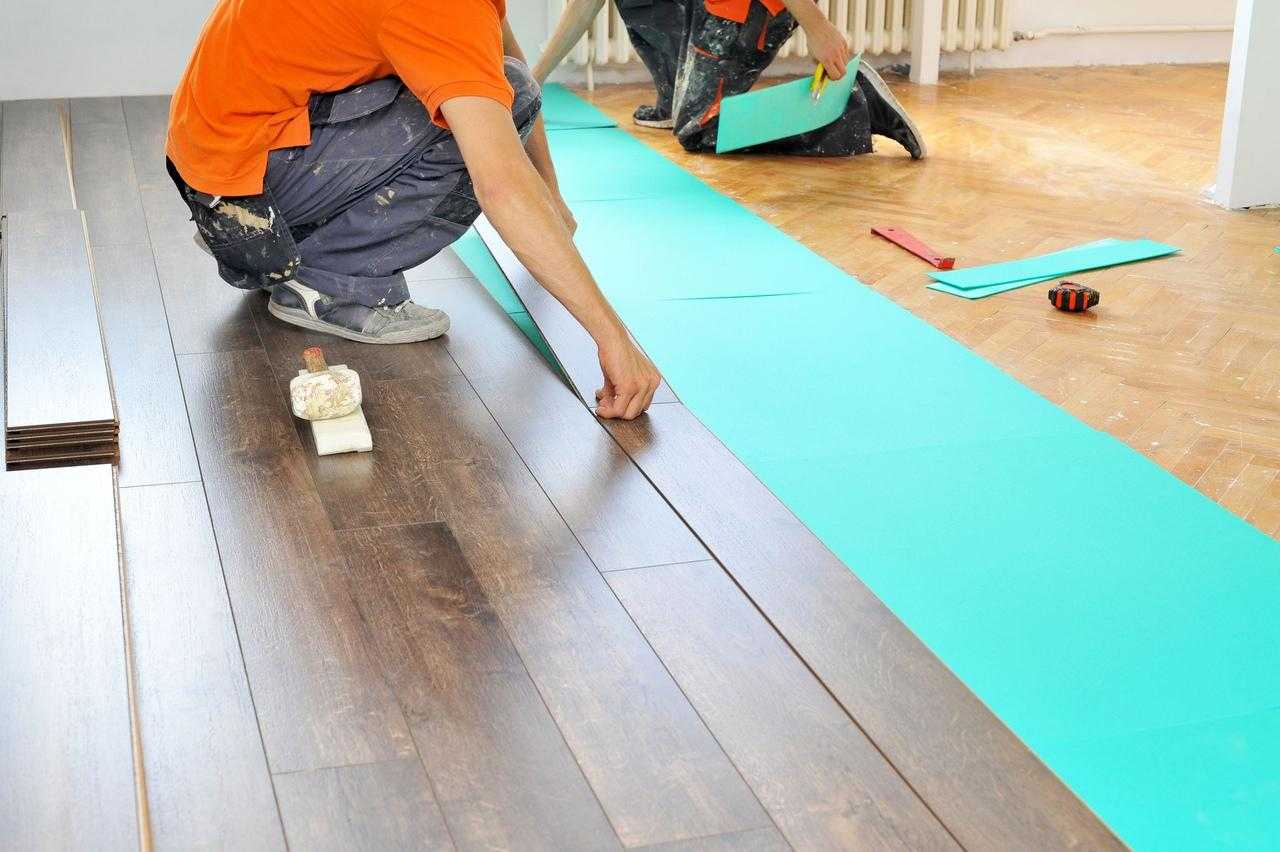 Какой купить водостойкий ламинат на кухню: плюсы и минусы, особенности укладки влагостойкого ламината