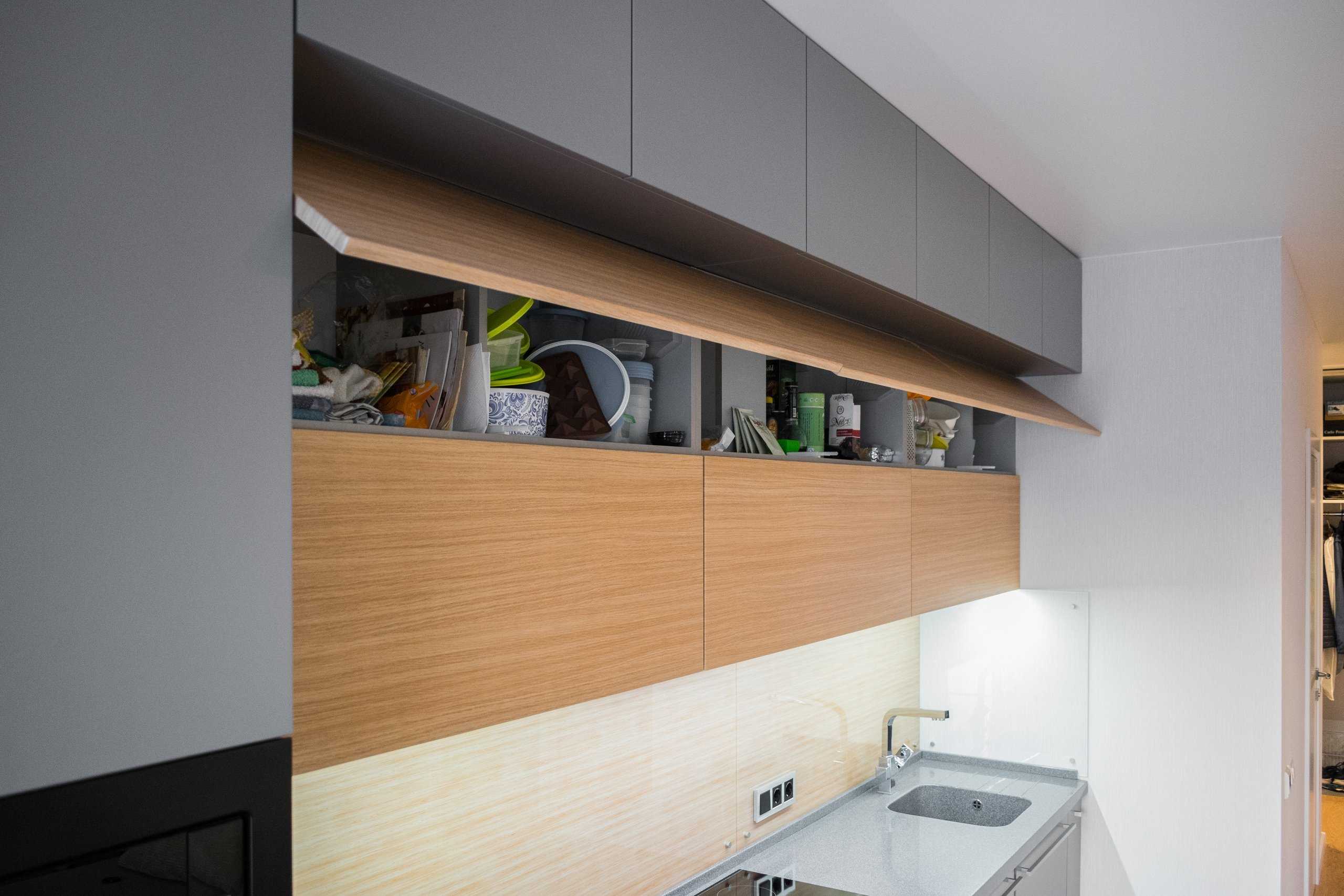 Эргономичная кухня до потолка — выбор удобного гарнитура и шкафов