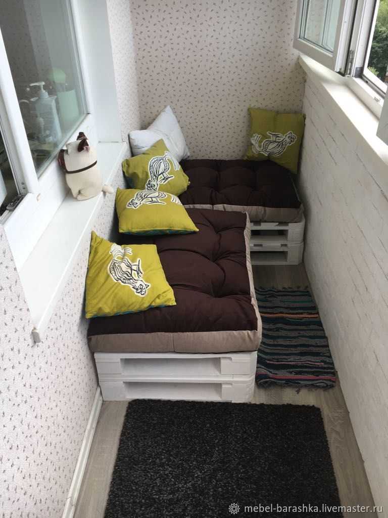 Спальня на балконе или лоджии: выбор кровати и дизайн спального места