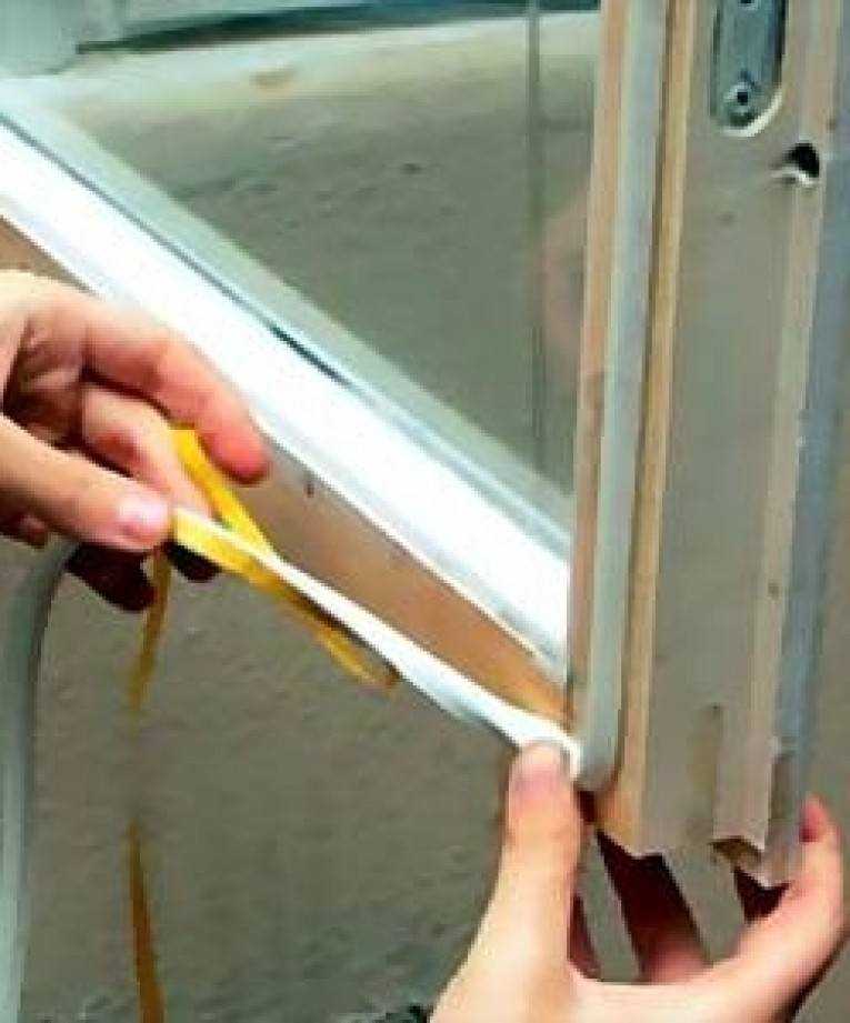 Как утеплить деревянные окна на зиму: проверенные способы