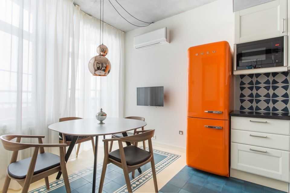 Дизайн кухни 9 кв м с балконом, холодильником и диваном: проект планировки в современном стиле
 - 39 фото