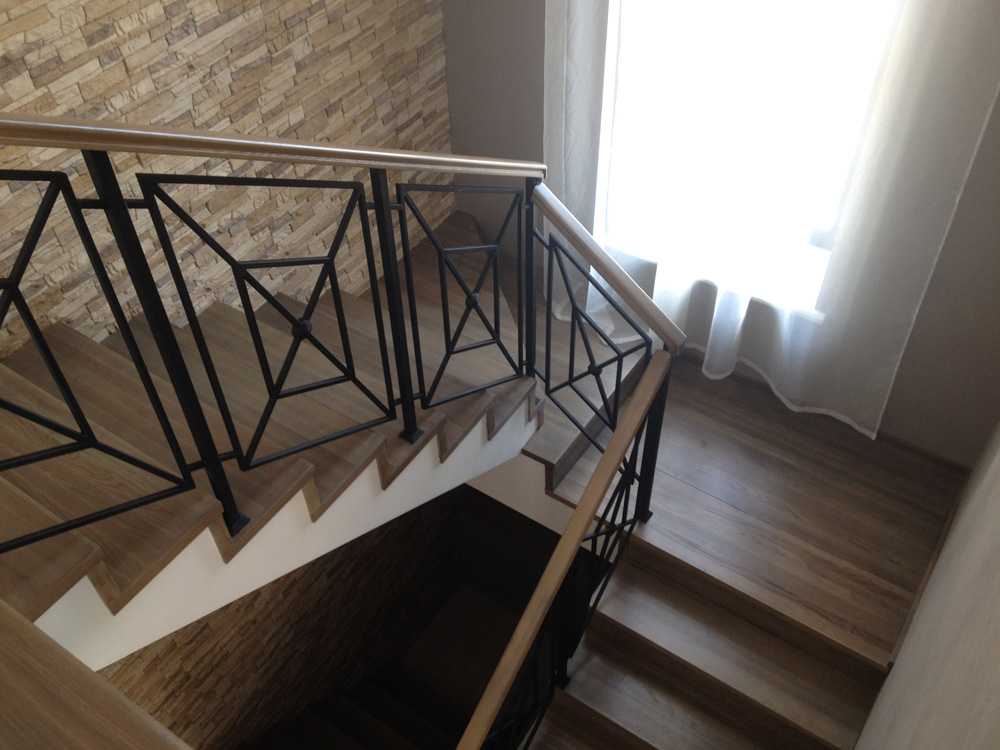 Как построить консольную лестницу на второй этаж своими руками?