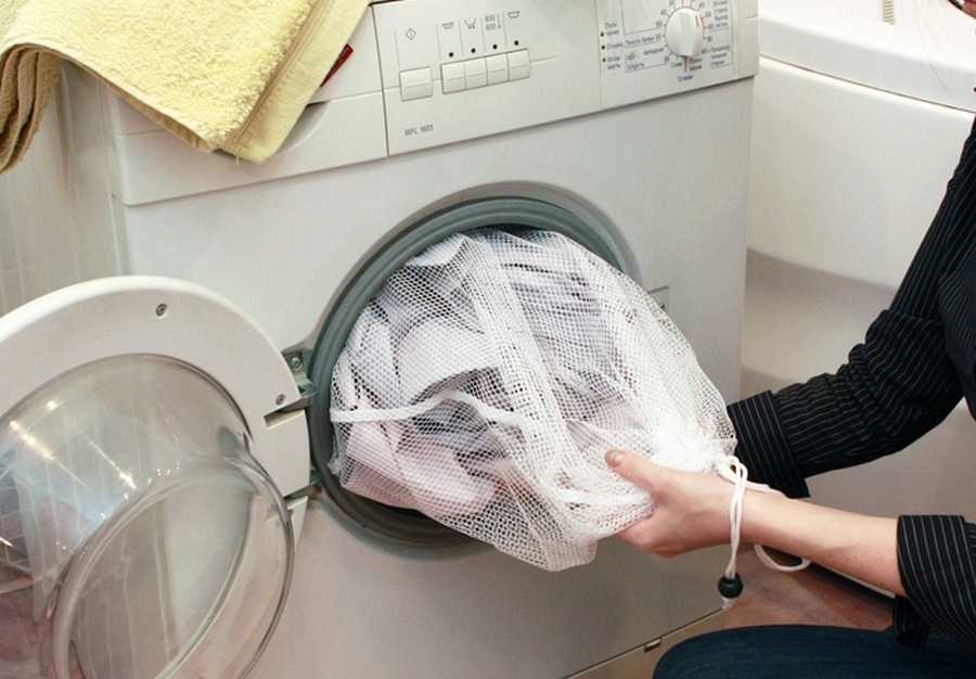 Как постирать шторку для ванны: правила стирки руками, можно ли в стиральной машине, как избавиться от плесени и грибка, желтизны и известкового налета на занавеске?