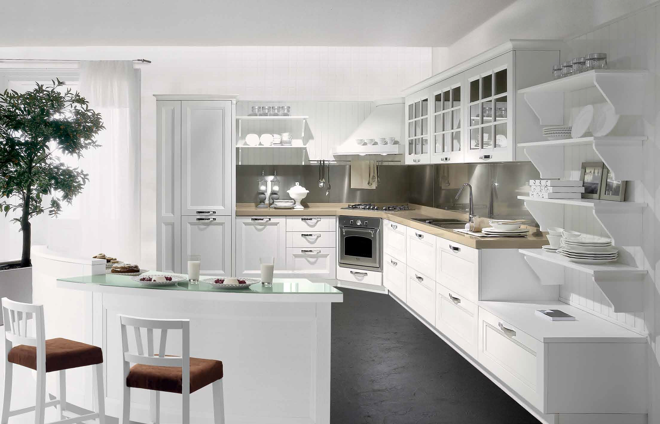 Белая глянцевая кухня в интерьере в современном стиле: цвет фасада гарнитура, дизайн с яркими акцентами и деревом, угловая маленькая кухня
 - 31 фото
