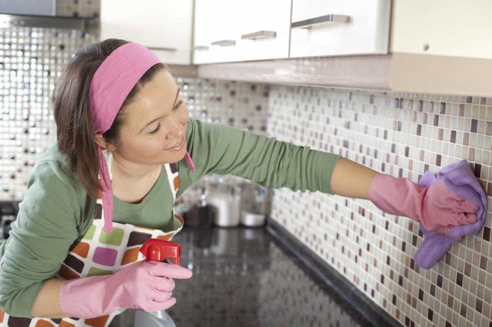 Вопрос, чем отмыть жир на кухне полностью решен с помощью подручных средств