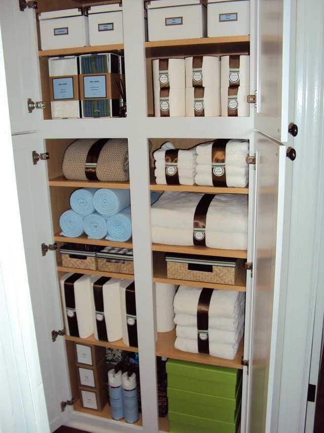 Как хранить постельное белье в шкафу: методы компактного складывания