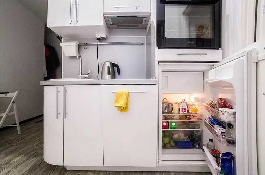 Где поставить холодильник на маленькой кухне: фото, примеры, решения