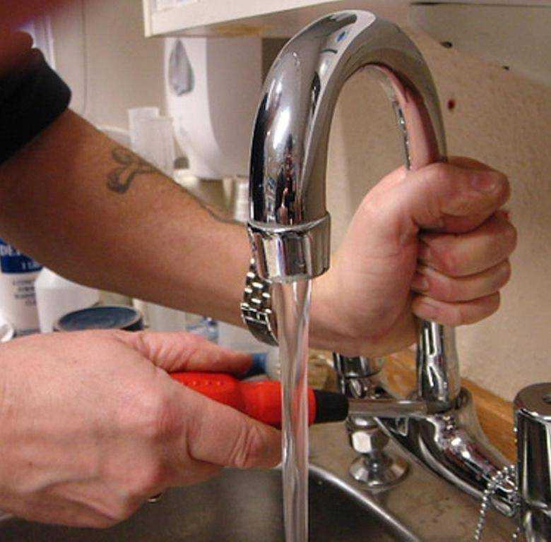 Как поменять смеситель на кухне: инструктаж как правильно заменить смеситель на новый
