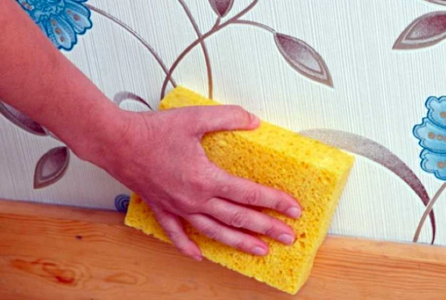 Как убрать желтые пятна на обоях после протечек