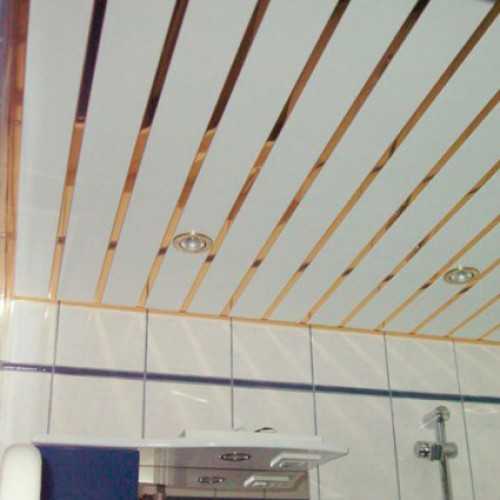Потолок в ванной из пластиковых панелей: монтаж в 3 шага
