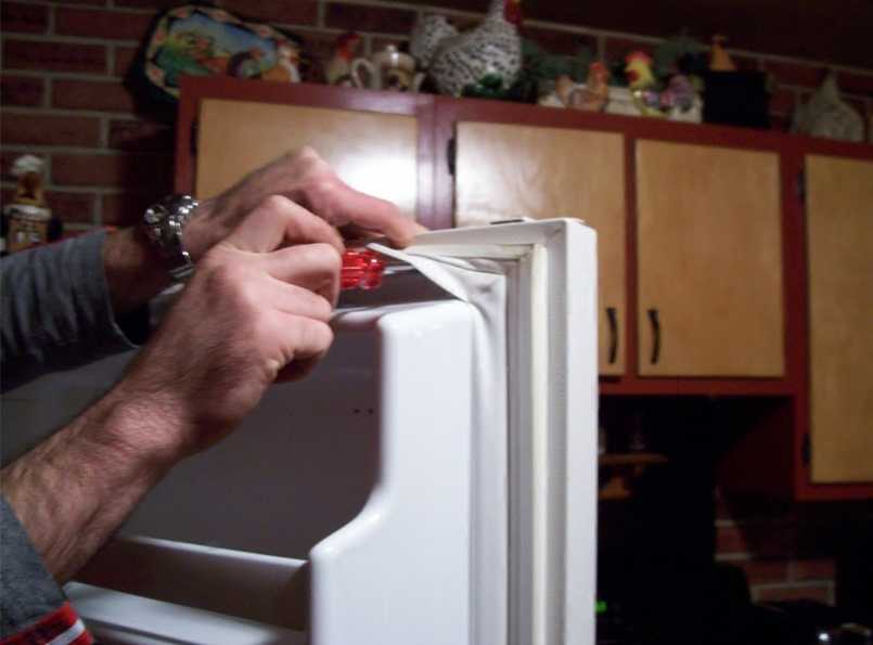 Ремонт и замена уплотнителя двери холодильника — пошагово!