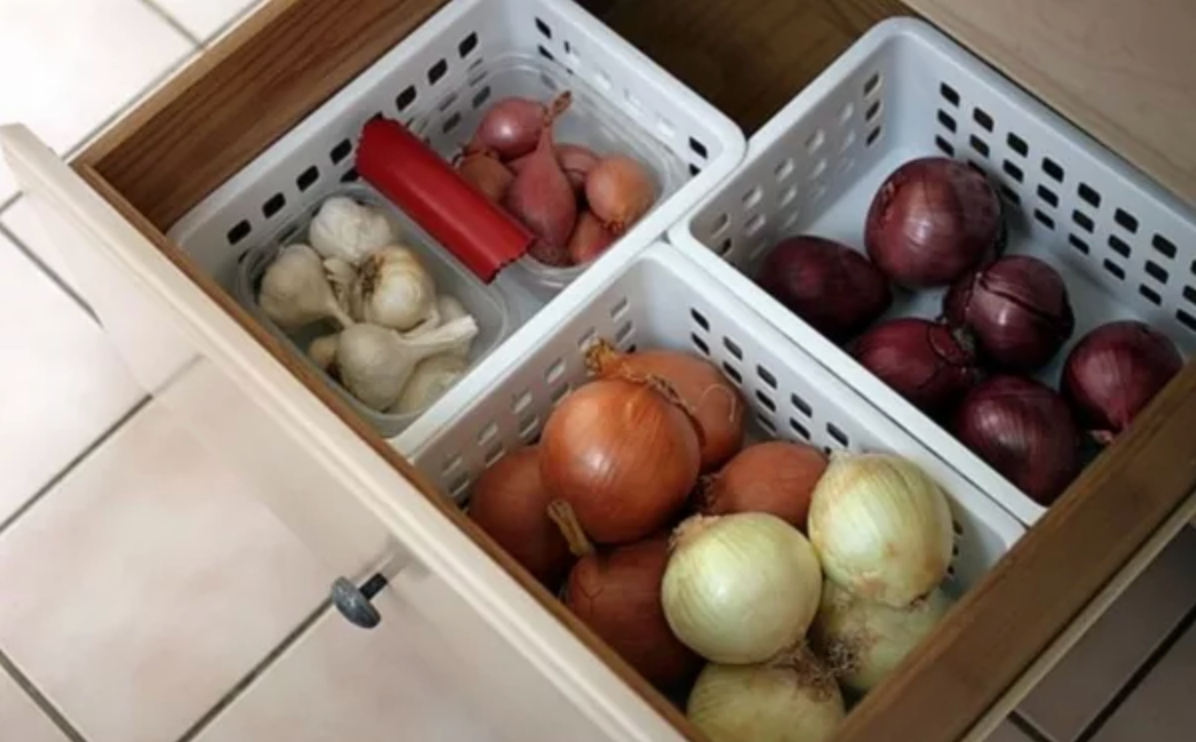 Хранение овощей доме. Ящик для овощей на кухню. Ящик для овощей на балкон. Ящик для хранения овощей на балконе. Ящик для хранения овощей на кухне.