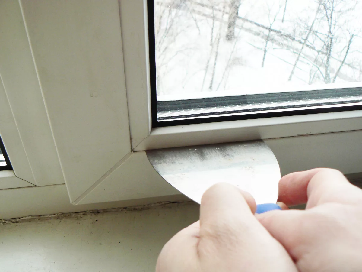 Утеплить пластиковые окна на зиму своими руками внутри с комнаты: как утеплить пластиковые окна если продувает своими руками