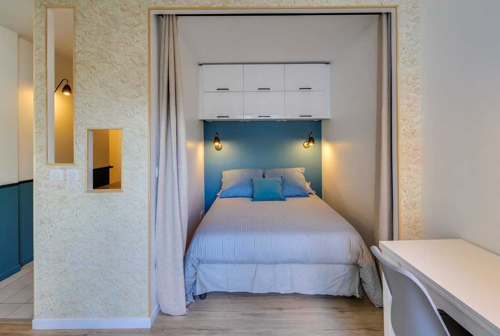 Кровать в нише в однокомнатной квартире: разновидности и материалы изготовления, стилевые решения
