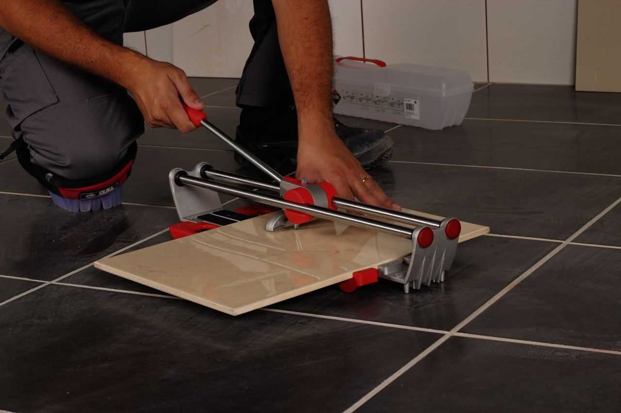 Как резать керамогранитную плитку в домашних условиях: описание четырех возможных методов Пошаговая инструкция по резке без сколов