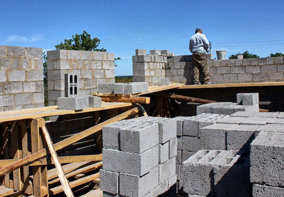 Керамзитобетонные блоки как материал для строительства Их основные характеристики, преимущества и недостатки, сравнение с другими стройматериалами