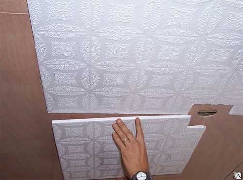Как поклеить потолочную плитку на неровный потолок: лучшие способы!