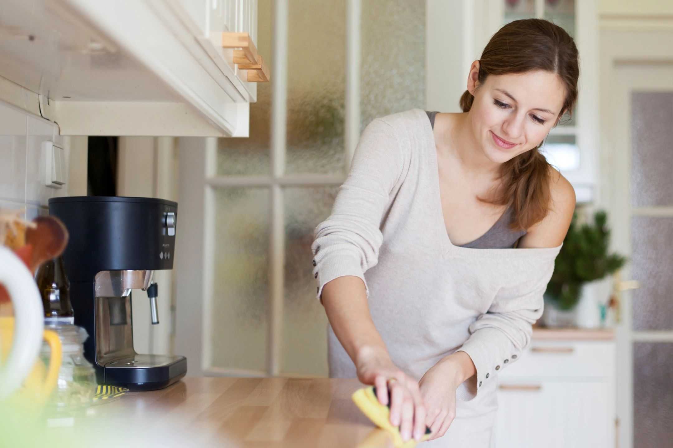 10 способов, которые помогут надолго избавиться от пыли в доме