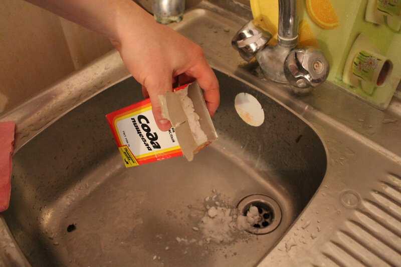 Как прочистить засор в раковине без вантуза