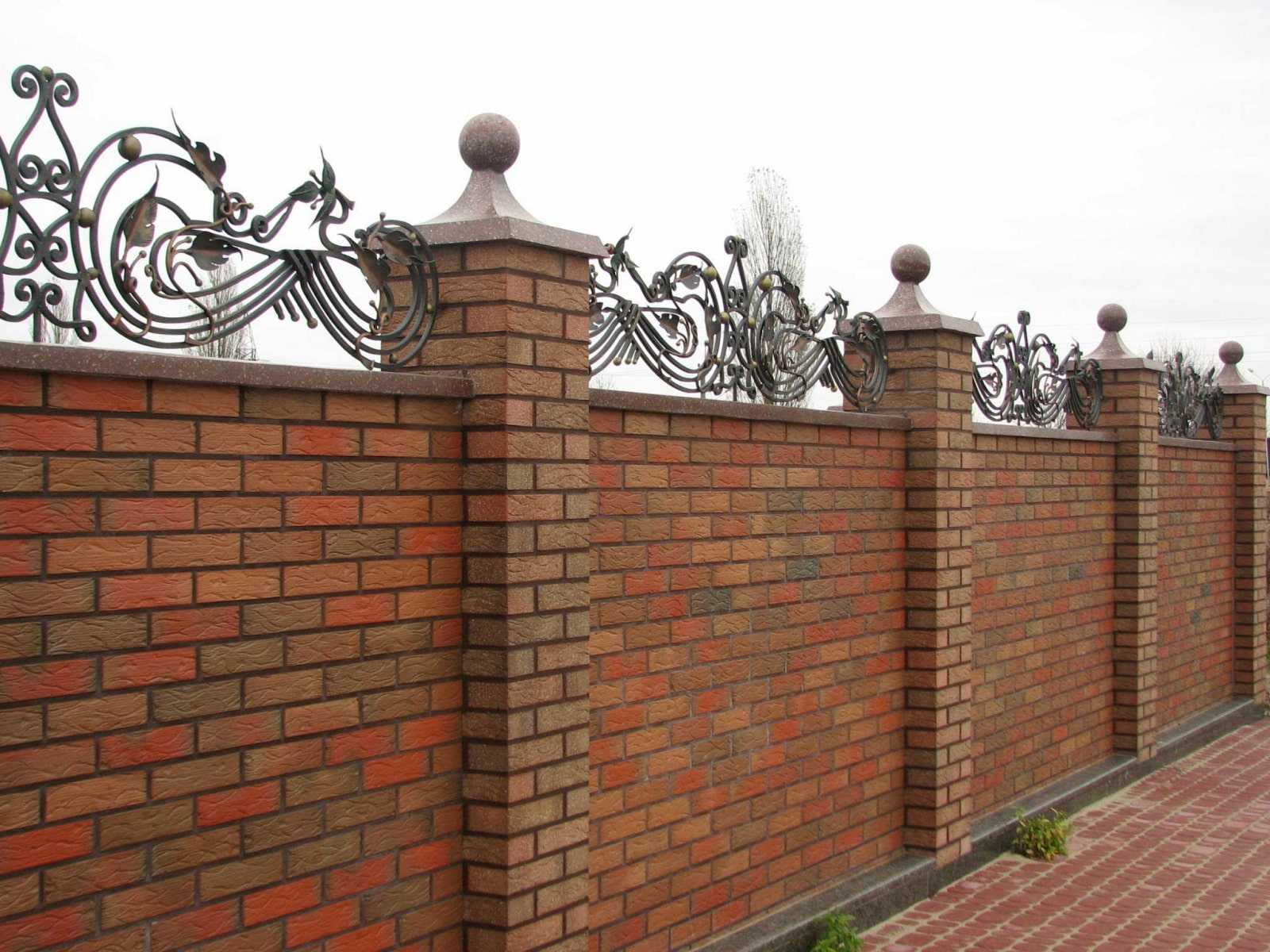 Кирпичный забор: лучшие современные варианты постройки и идеи дизайна (100 фото)