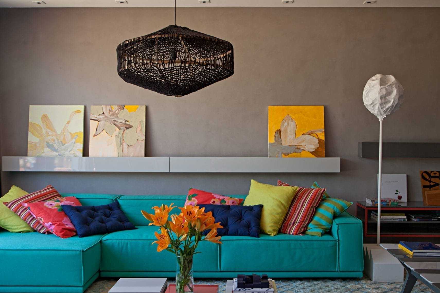 Оранжевый диван в интерьере: яркий солнечный дизайн