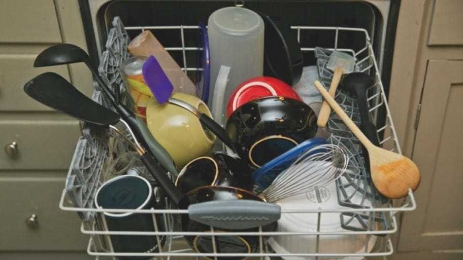 Что нельзя мыть в посудомоечной машине? почему нельзя мыть в посудомоечной машине хрусталь, сковородки, мультиварку, ножи? необычное применение посудомоечной машины
