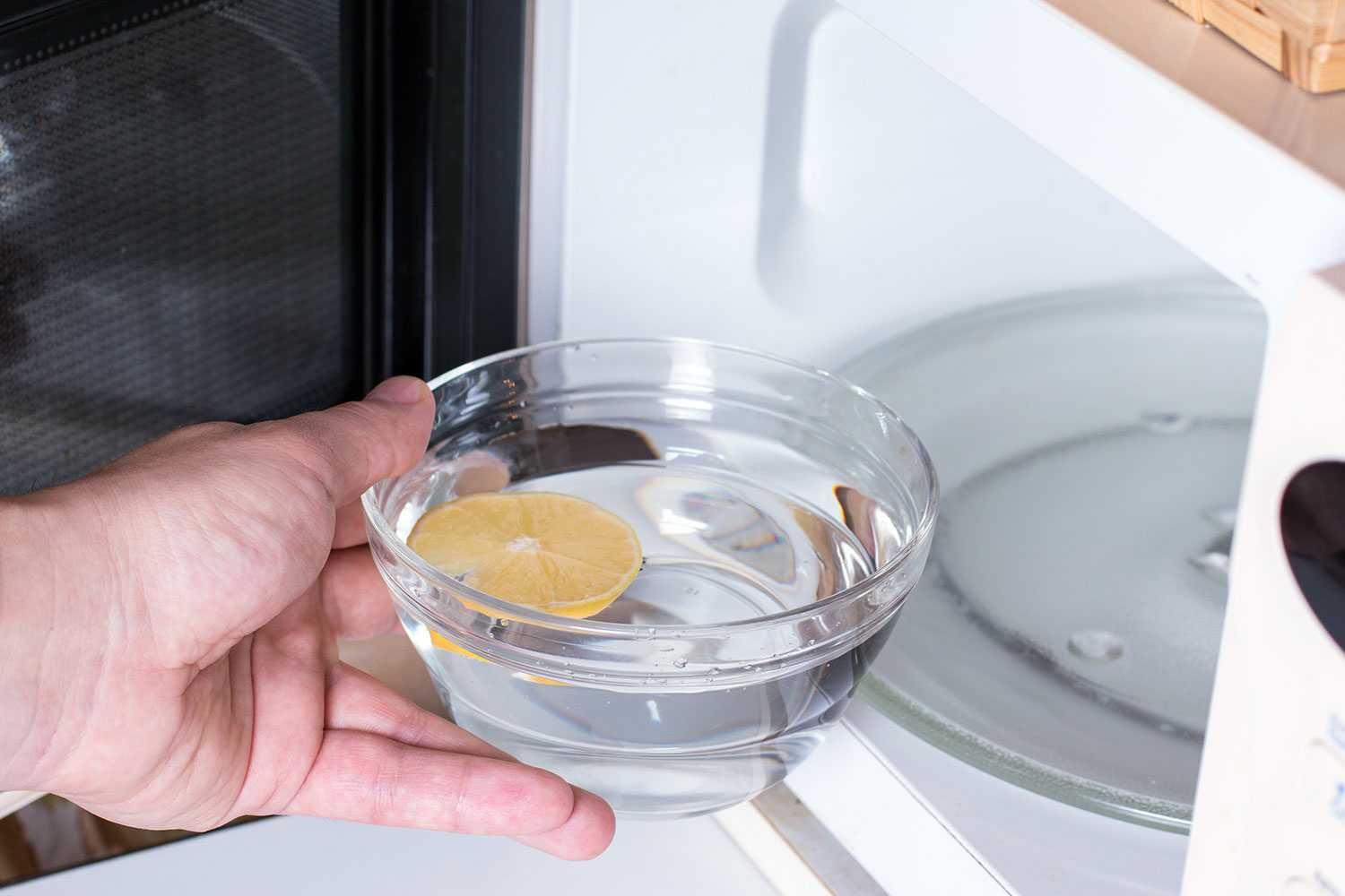 Чем отмыть жир на кухонных шкафах: чистим кухонный гарнитур народными средствами