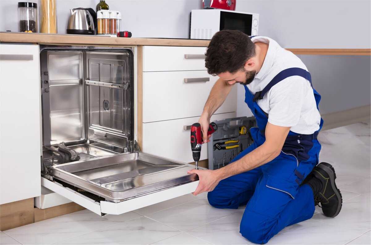 Как встроить посудомоечную машину в готовую кухню: варианты и порядок выполнения работ