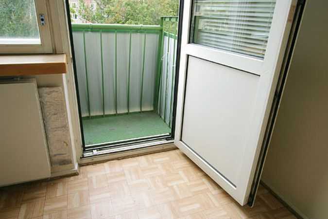 Как утеплить пластиковую дверь: входную и балконную