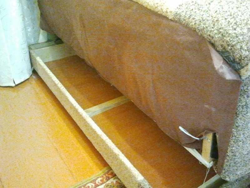Как убрать скрип пружин дивана?