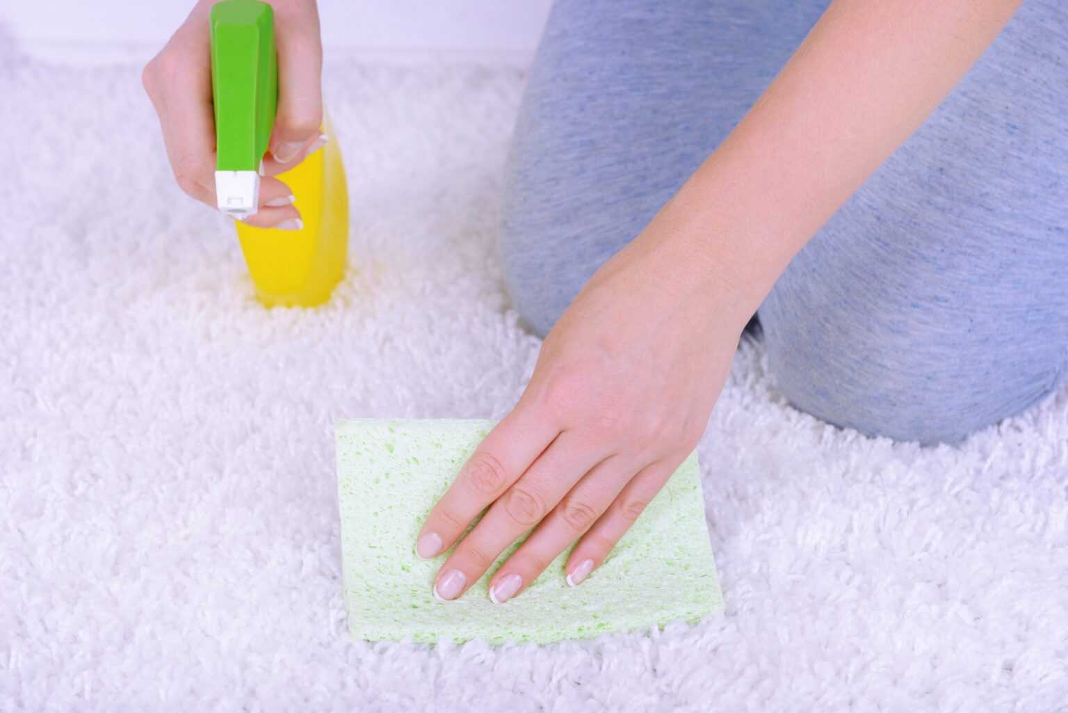 Как почистить ковер в домашних условиях быстро и эффективно (очень грязный, шелковый, синтетический, из вискозы и т.д.), как правильно и чем можно?