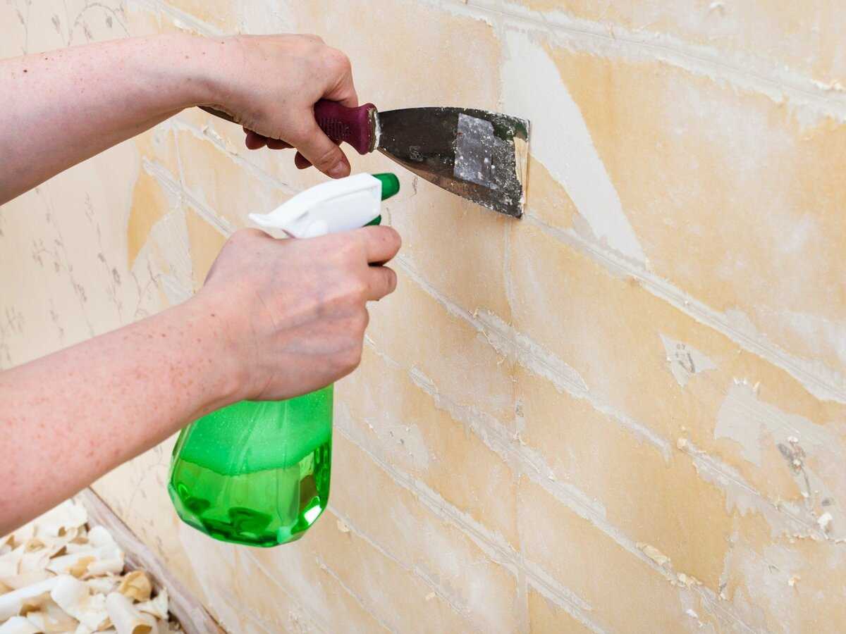 Как снять жидкие обои со стен в домашних условиях: варианты, как быстро удалить, средства для снятия и рекомендации по удалению