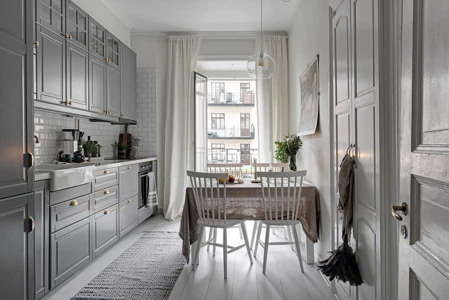 Шторы на кухню с балконной дверью: современный дизайн занавесок
 - 24 фото