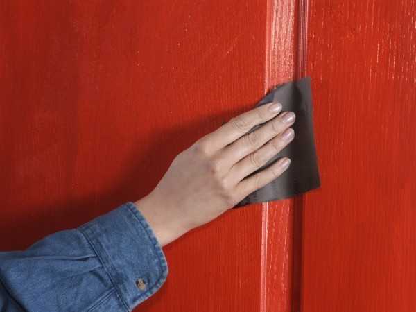 Покраска межкомнатной двери: выбор краски, правила подготовки и покраски