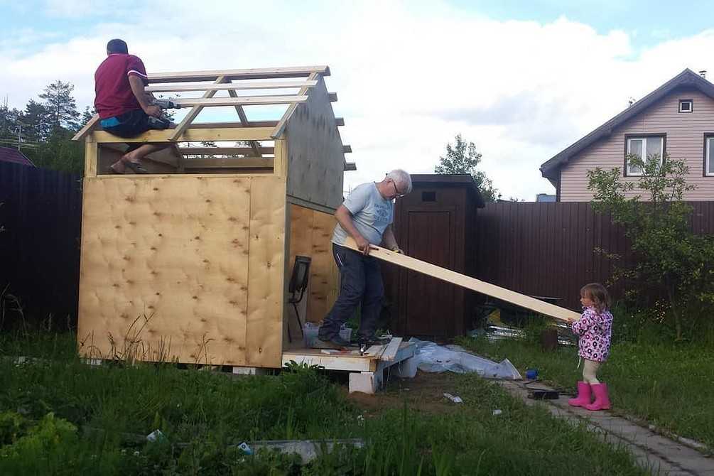 Как сделать детский маленький дачный домик из дерева для ребенка своими руками
